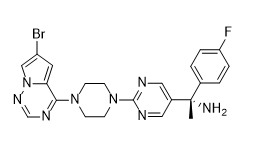 5-​Pyrimidinemethanamin​e, 2-​[4-​(6-​bromopyrrolo[2,​1-​f]​[1,​2,​4]​triazin-​4-​yl)​-​1-​piperazinyl]​-​α-​(4-​fluorophenyl)​-​α-​methyl-​, (αS)​-